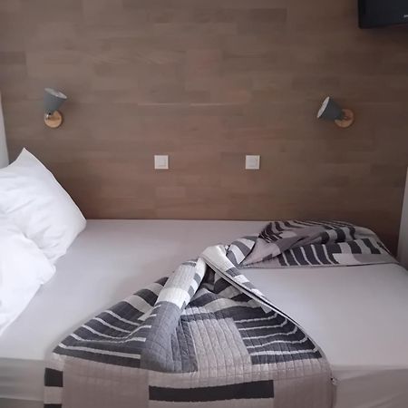 Appartement T2 Avec Piscine A 100 M De La Plage سيكس-فور-لو-بلاج المظهر الخارجي الصورة