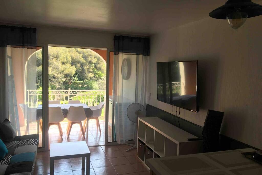 Appartement T2 Avec Piscine A 100 M De La Plage سيكس-فور-لو-بلاج المظهر الخارجي الصورة