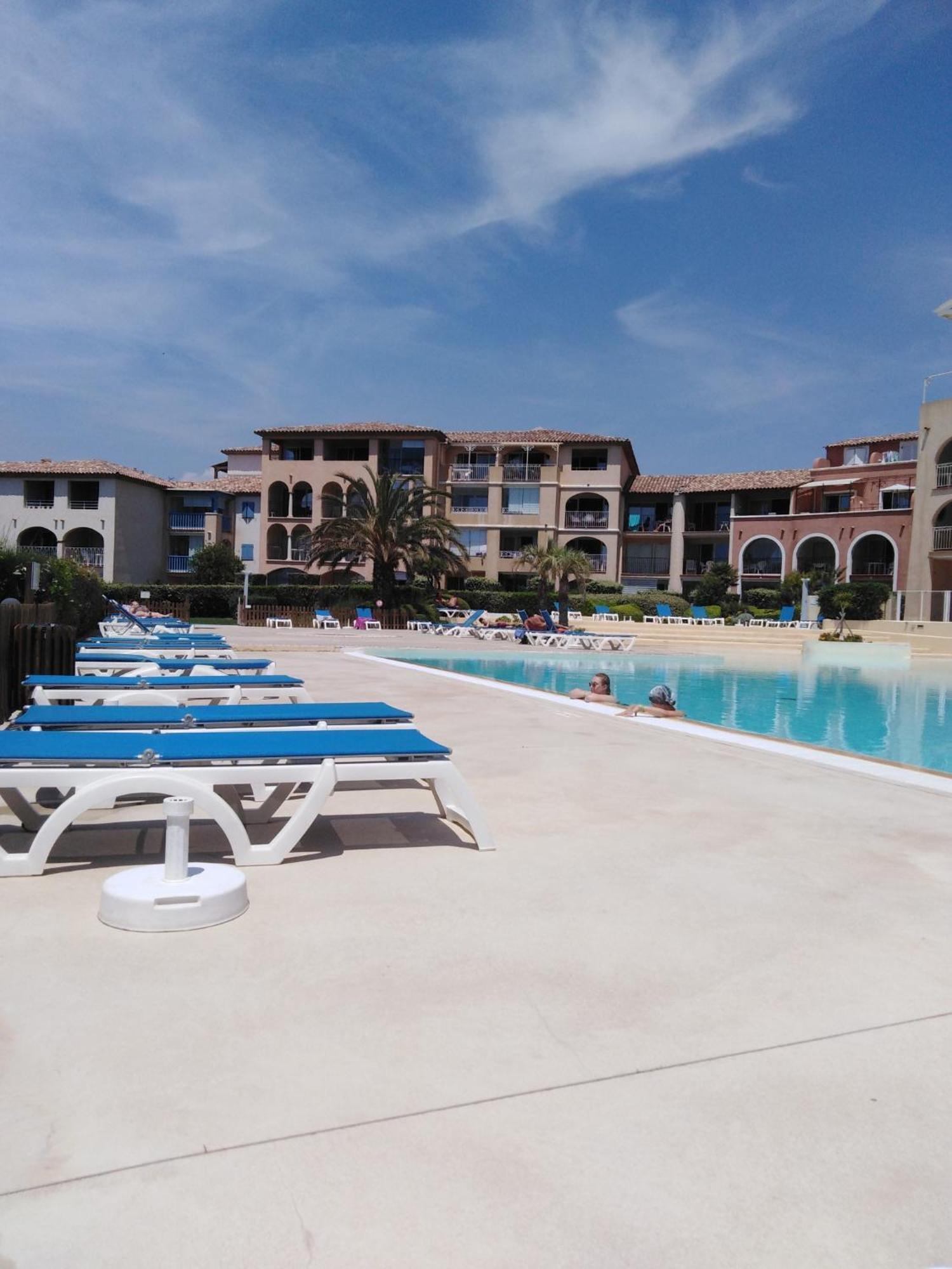 Appartement T2 Avec Piscine A 100 M De La Plage سيكس-فور-لو-بلاج المظهر الخارجي الصورة