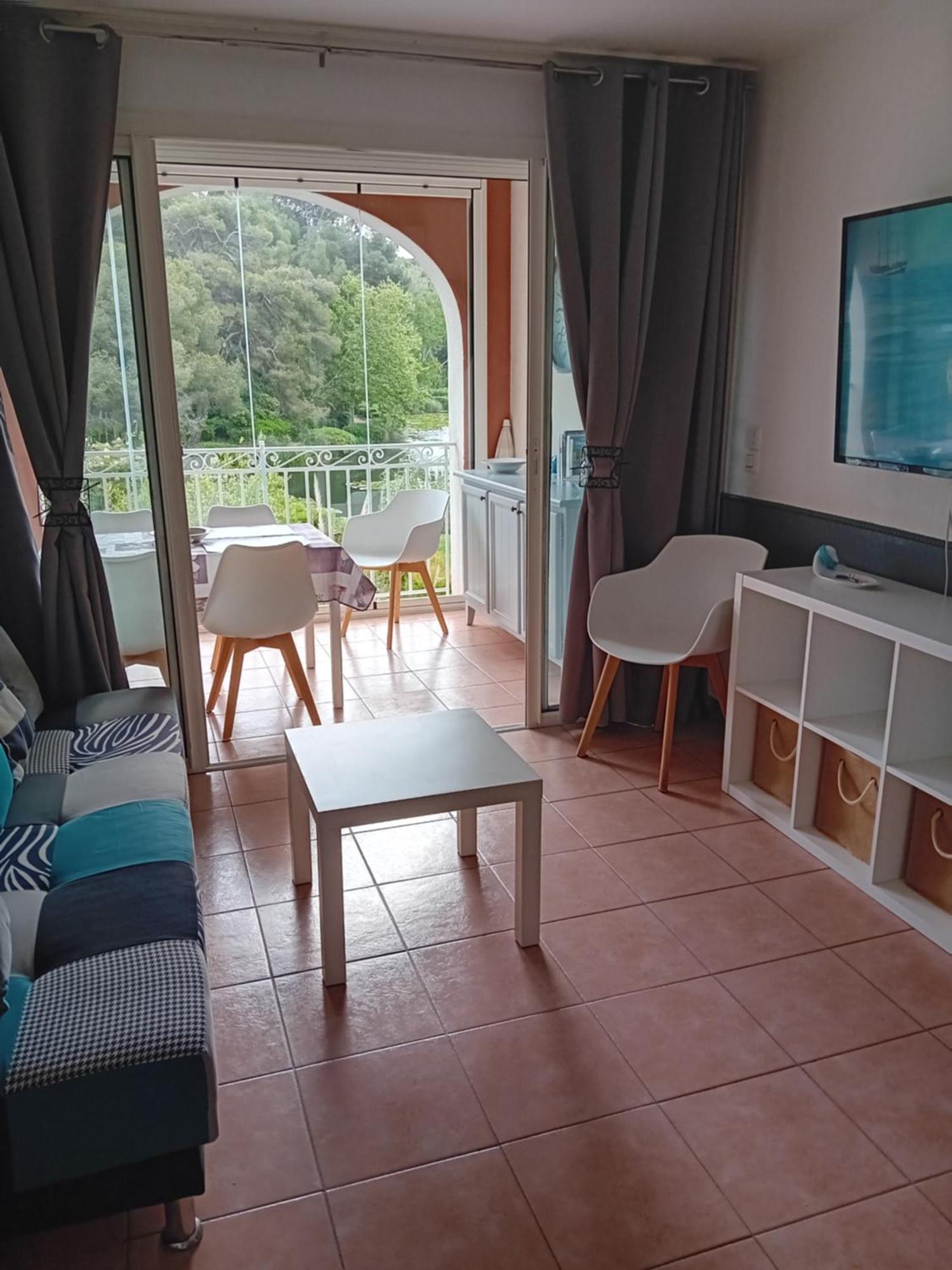 Appartement T2 Avec Piscine A 100 M De La Plage سيكس-فور-لو-بلاج المظهر الخارجي الصورة